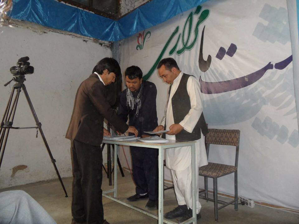 تجليل از موفقیت سومین دور فراغت کارآموزان مسلکی بنیاد خیریه آگاه در کتابخانه عامه شهید مزاری