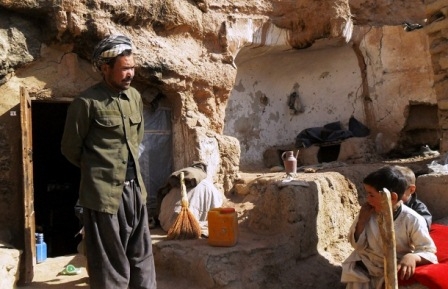 همسایگان صلصال؛ حکایتی از مغاره نشینی در بامیان همسایگان صلصال؛ حکایتی از مغاره نشینی در بامیان