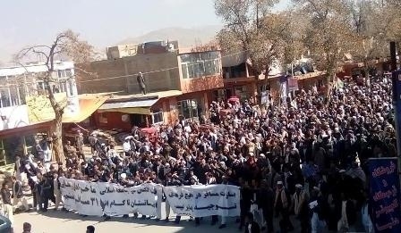 معترضان در غزنی، خواهان رهایی هرچه زودتر 31 مسافر شدند