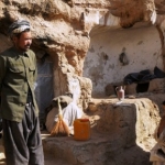 همسایگان صلصال؛ حکایتی از مغاره نشینی در بامیان همسایگان صلصال؛ حکایتی از مغاره نشینی در بامیان