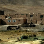 کمک‌های بشردوستانه در ناور غزنی توزیع شد؛ مردم محل: کمک‌ها ناکافی است ـ مجله‌ی اورال
